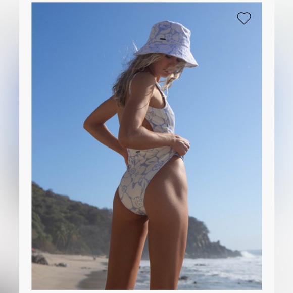 NWT BILLABONG Beyond The Blue Scoop Neck One Piece Swimsuit - Picture 2 of 9